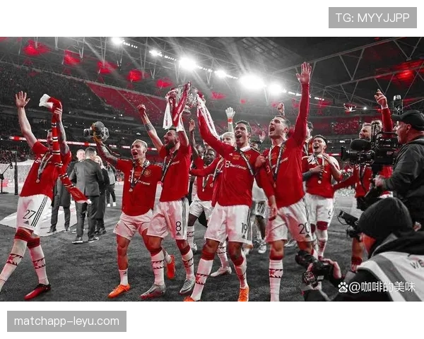 滕哈赫激活曼联潜力,引领球队重建迎来状态回暖 滕哈赫激活曼联潜力,引领球队重建迎来状态回暖