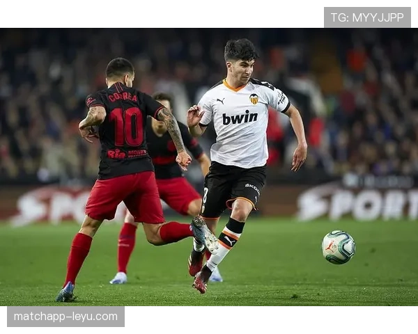 奥德加德崛起之路:解码天才中场成长的关键因素 奥德加德崛起之路:解码天才中场成长的关键因素