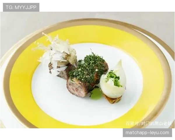 莱万每天吃五顿饭，体重却比你我轻十斤