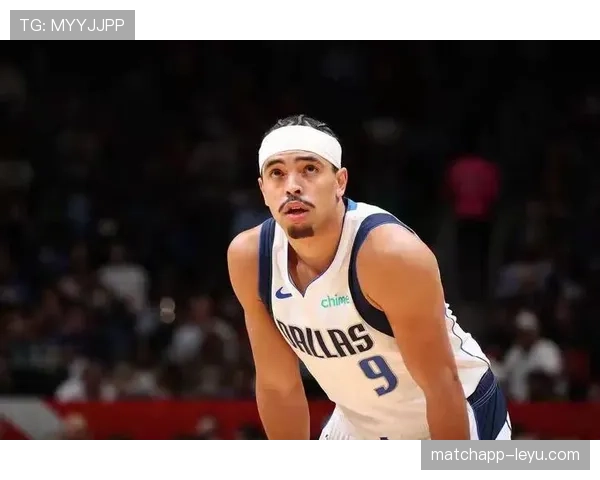 安东尼转型无球掩护接投，高效三分压制约基奇