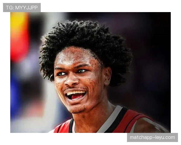 阿门汤普森挡拆制造错位 助攻效率较新秀季提升